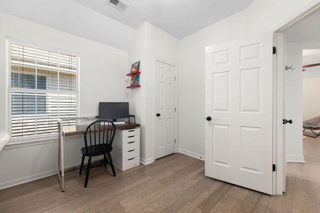 26 Cinnamon Teal Place, The Woodlands, TX 77382