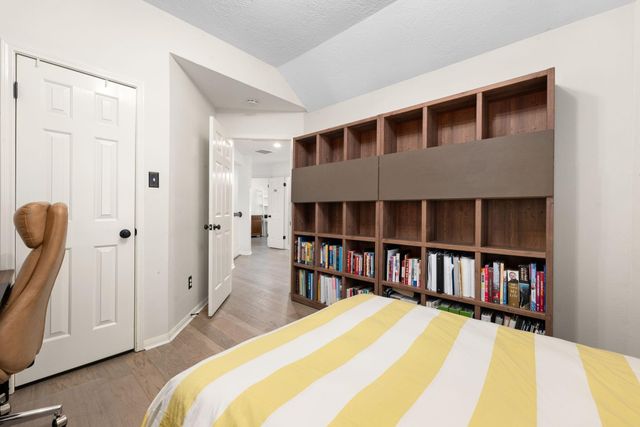 26 Cinnamon Teal Place, The Woodlands, TX 77382