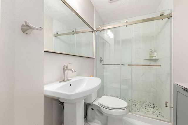 26 Cinnamon Teal Place, The Woodlands, TX 77382