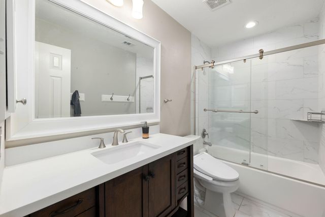 26 Cinnamon Teal Place, The Woodlands, TX 77382