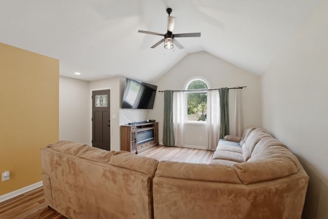 10852 N 100 E, Wheatfield, IN 46392