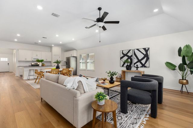 205 Tangled Brush DR, Manchaca, TX 78652