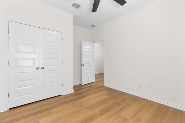 205 Tangled Brush DR, Manchaca, TX 78652