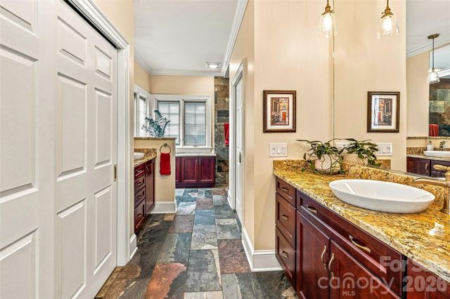 11 Tiverton Lane, Asheville, NC 28803