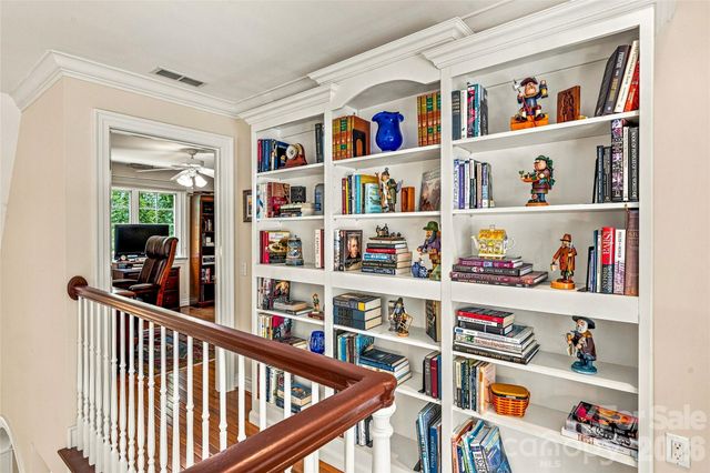 11 Tiverton Lane, Asheville, NC 28803