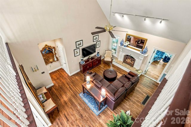 11 Tiverton Lane, Asheville, NC 28803