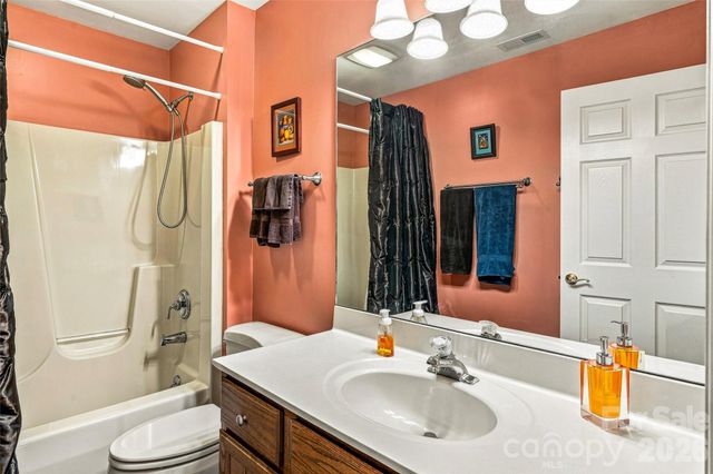 11 Tiverton Lane, Asheville, NC 28803
