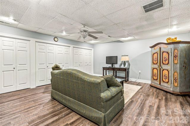 11 Tiverton Lane, Asheville, NC 28803