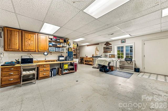 11 Tiverton Lane, Asheville, NC 28803