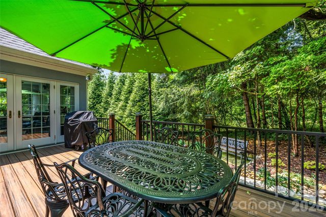 11 Tiverton Lane, Asheville, NC 28803
