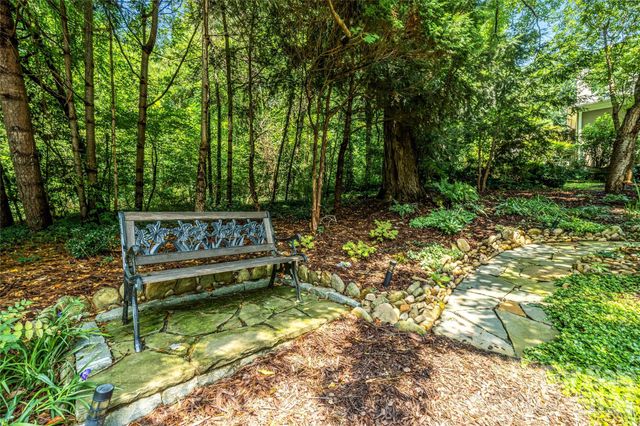 11 Tiverton Lane, Asheville, NC 28803