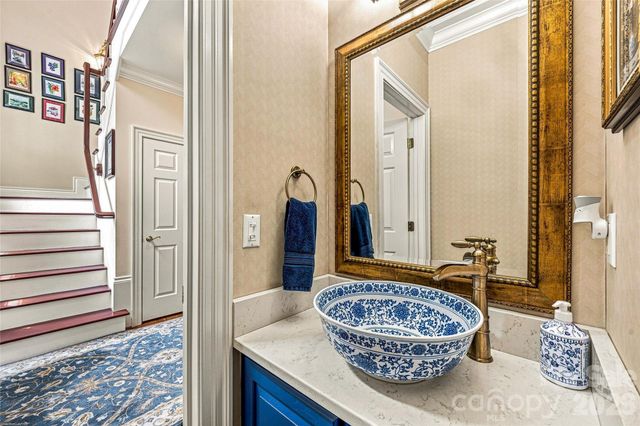 11 Tiverton Lane, Asheville, NC 28803