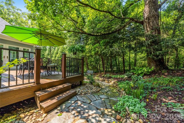 11 Tiverton Lane, Asheville, NC 28803