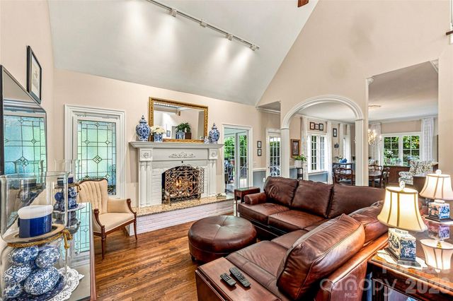 11 Tiverton Lane, Asheville, NC 28803