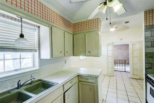 2402 Wilkes Street, Bryan, TX 77803