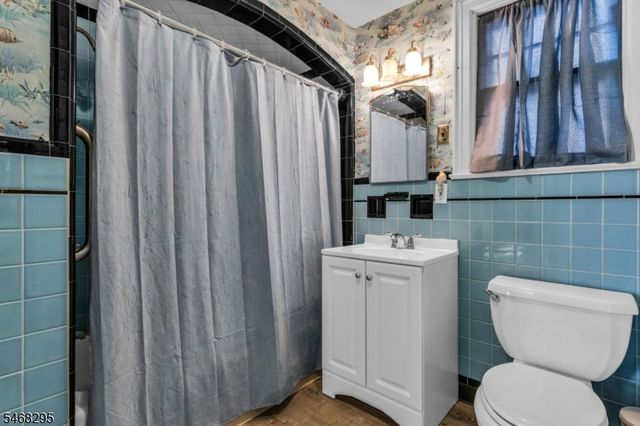 213 Keats Ave, Elizabeth City, NJ 07208