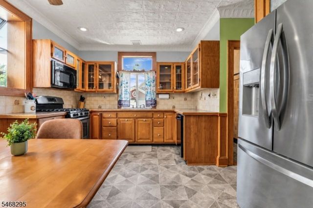 213 Keats Ave, Elizabeth City, NJ 07208