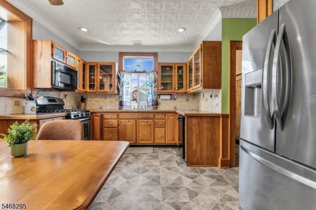 213 Keats Ave, Elizabeth City, NJ 07208
