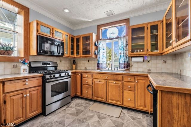 213 Keats Ave, Elizabeth City, NJ 07208