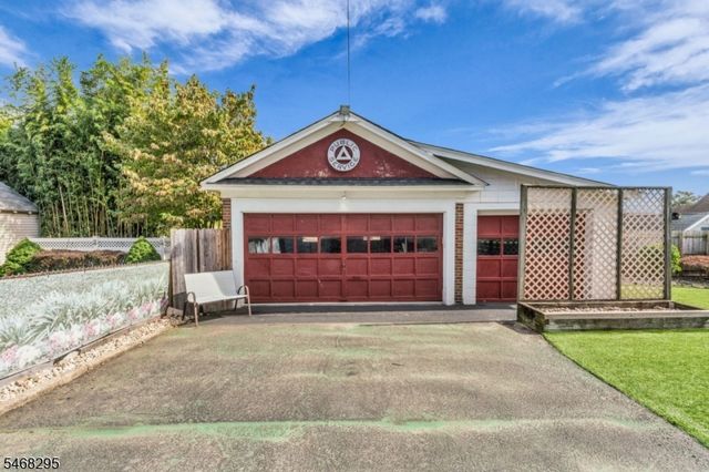 213 Keats Ave, Elizabeth City, NJ 07208