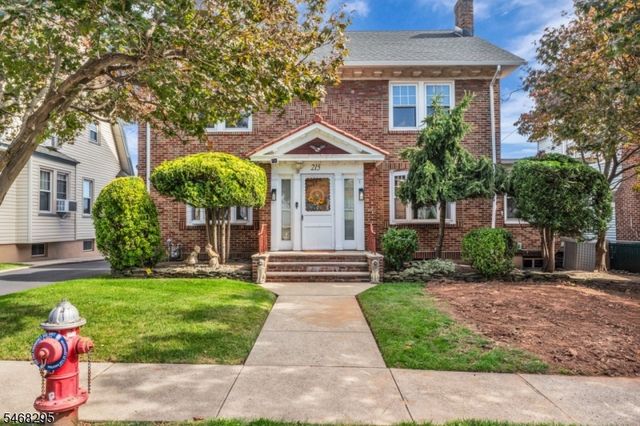 213 Keats Ave, Elizabeth City, NJ 07208