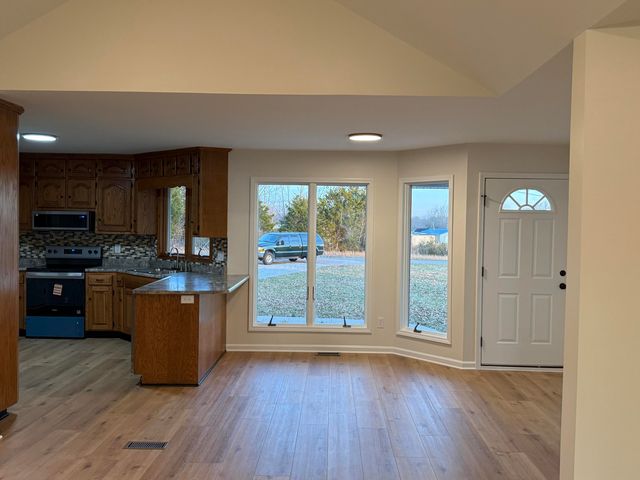 12637 US-27, Eubank, KY 42567