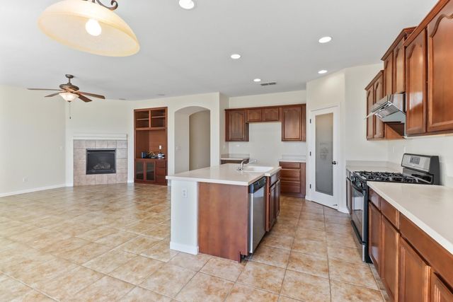 5124 Golden Glory Way, Elk Grove, CA 95757