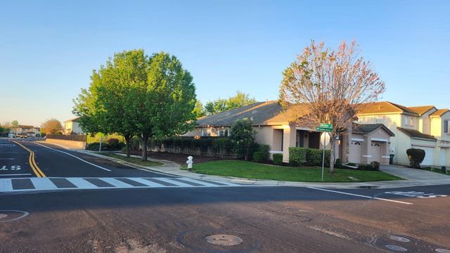 5124 Golden Glory Way, Elk Grove, CA 95757