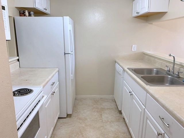 7148 WATERSIDE DRIVE 31, Tampa, FL 33617