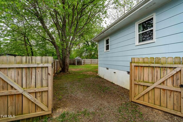 1310 East 8th Avenue, Johnson City, TN 37601