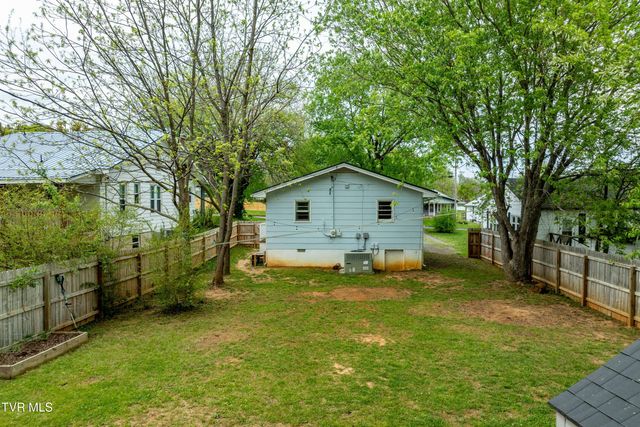 1310 East 8th Avenue, Johnson City, TN 37601