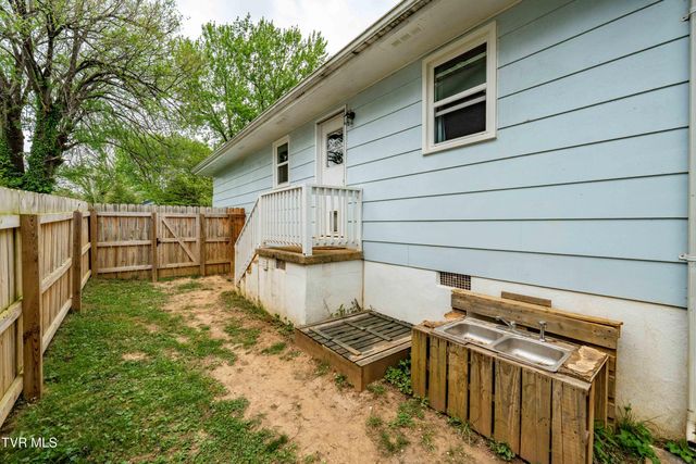 1310 East 8th Avenue, Johnson City, TN 37601