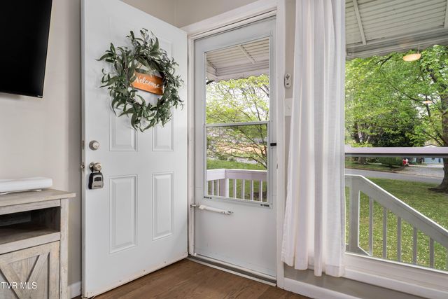 1310 East 8th Avenue, Johnson City, TN 37601