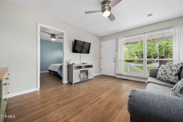 1310 East 8th Avenue, Johnson City, TN 37601