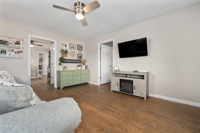 1310 East 8th Avenue, Johnson City, TN 37601