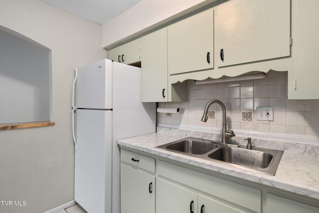 1310 East 8th Avenue, Johnson City, TN 37601