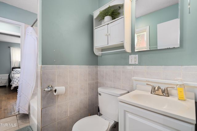 1310 East 8th Avenue, Johnson City, TN 37601