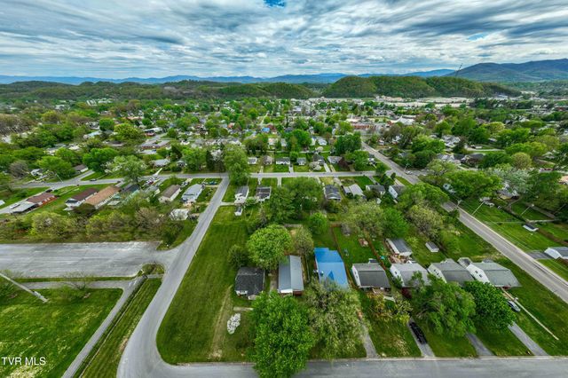 1310 East 8th Avenue, Johnson City, TN 37601