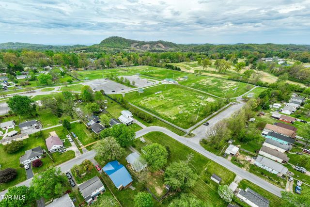 1310 East 8th Avenue, Johnson City, TN 37601