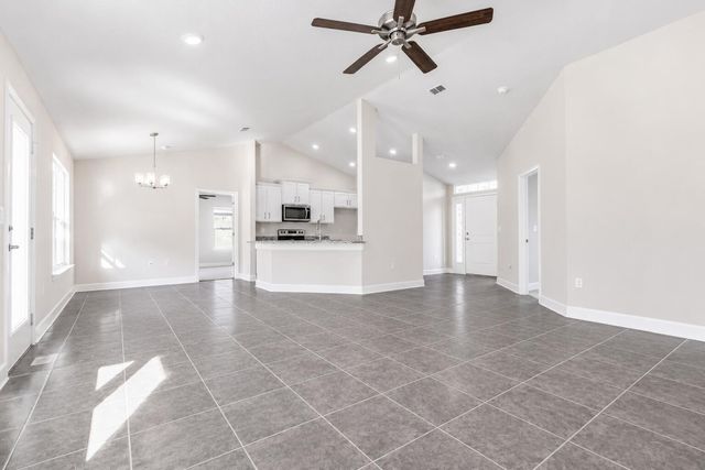405 NE Airoso Boulevard, Port St. Lucie, FL 34983