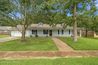 122 Booth Circle, Ocean Springs, MS 39564