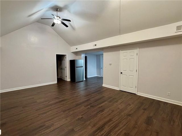 324 W South Avenue, Independence, MO 64050