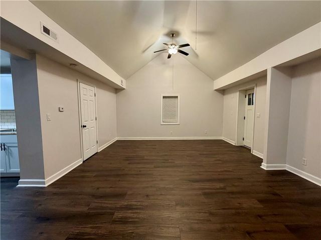 324 W South Avenue, Independence, MO 64050