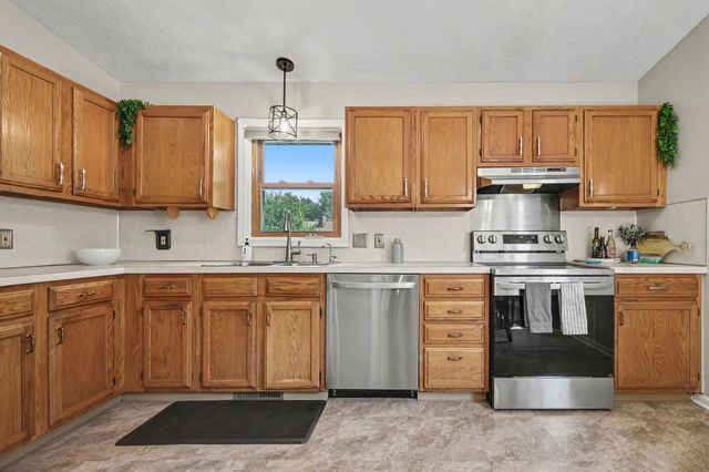 5866 Penny Farm Drive SE, Kentwood, MI 49508