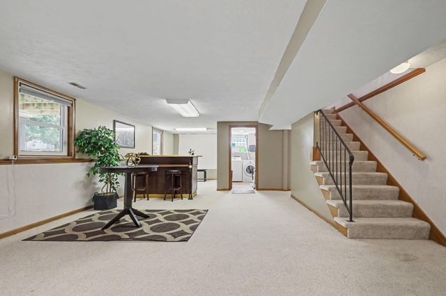 5866 Penny Farm Drive SE, Kentwood, MI 49508