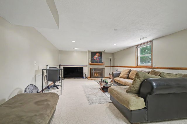5866 Penny Farm Drive SE, Kentwood, MI 49508