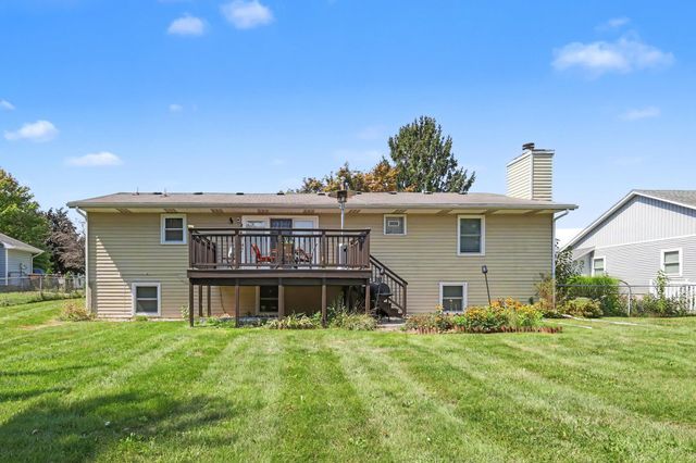 5866 Penny Farm Drive SE, Kentwood, MI 49508
