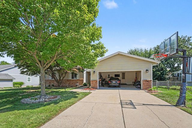 5866 Penny Farm Drive SE, Kentwood, MI 49508