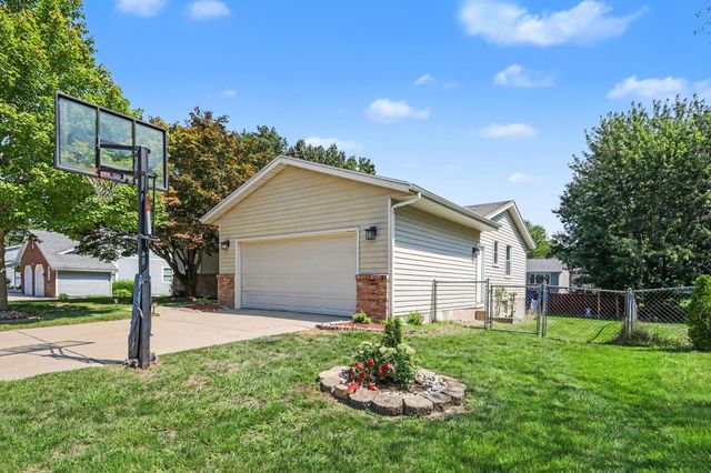 5866 Penny Farm Drive SE, Kentwood, MI 49508