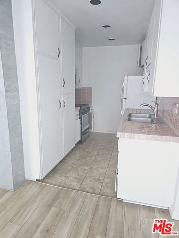 1166 Amherst Avenue 5, Los Angeles, CA 90049